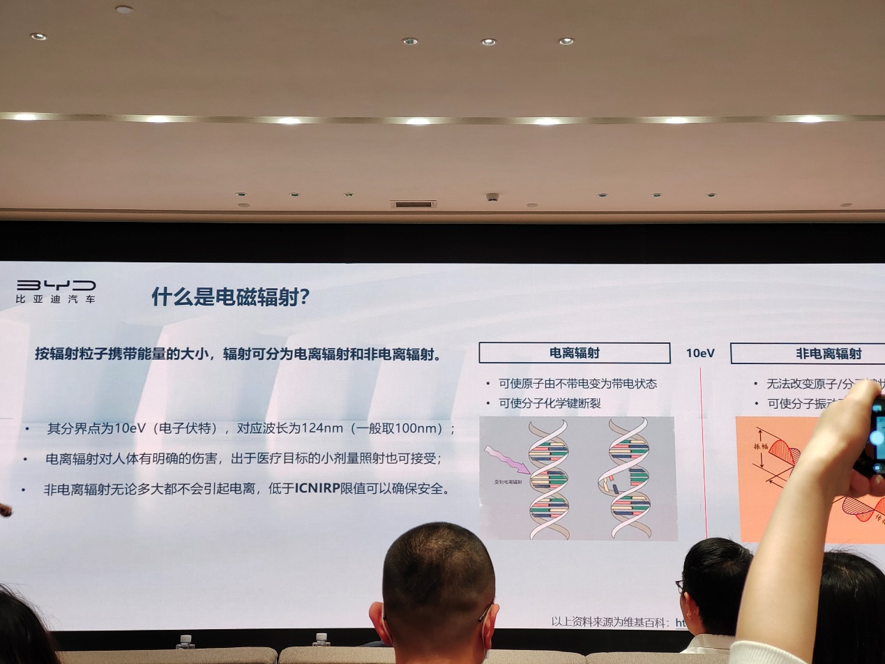 为何有些车新车内饰异味那么小？这里你能找到答案