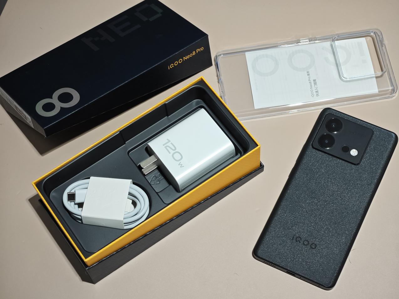 iQOO Neo8 Pro评测：安兔兔V10 163W+跑分称王