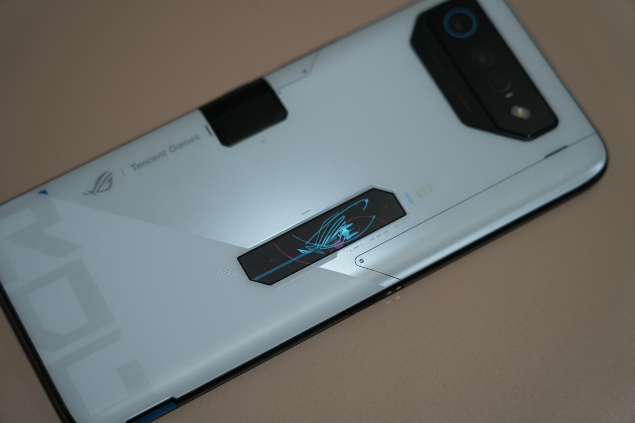 腾讯ROG 游戏手机7 Pro评测：骁龙8Gen2顶级之作 专属“外挂”再升级