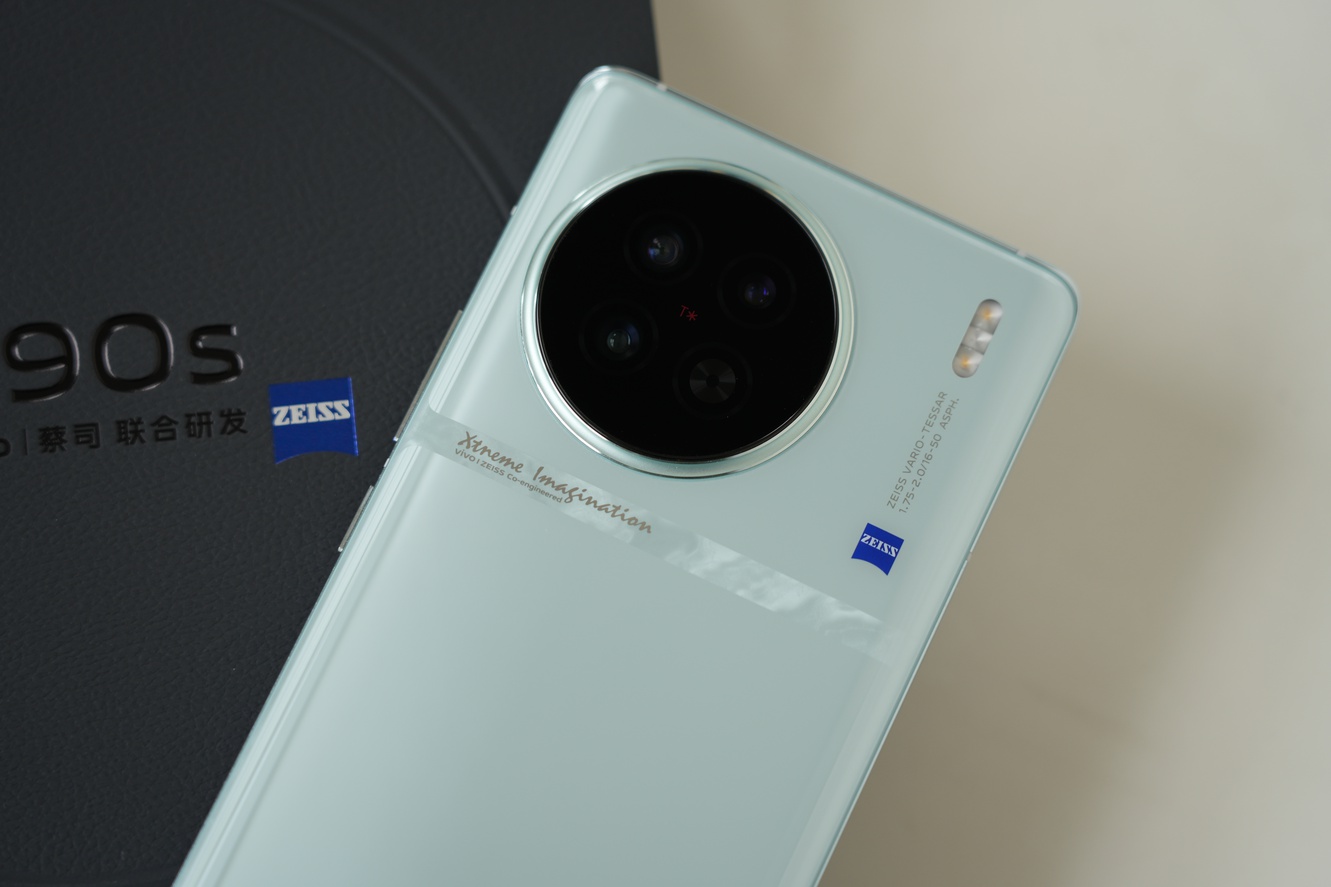 vivo X90s评测：小换代 大升级