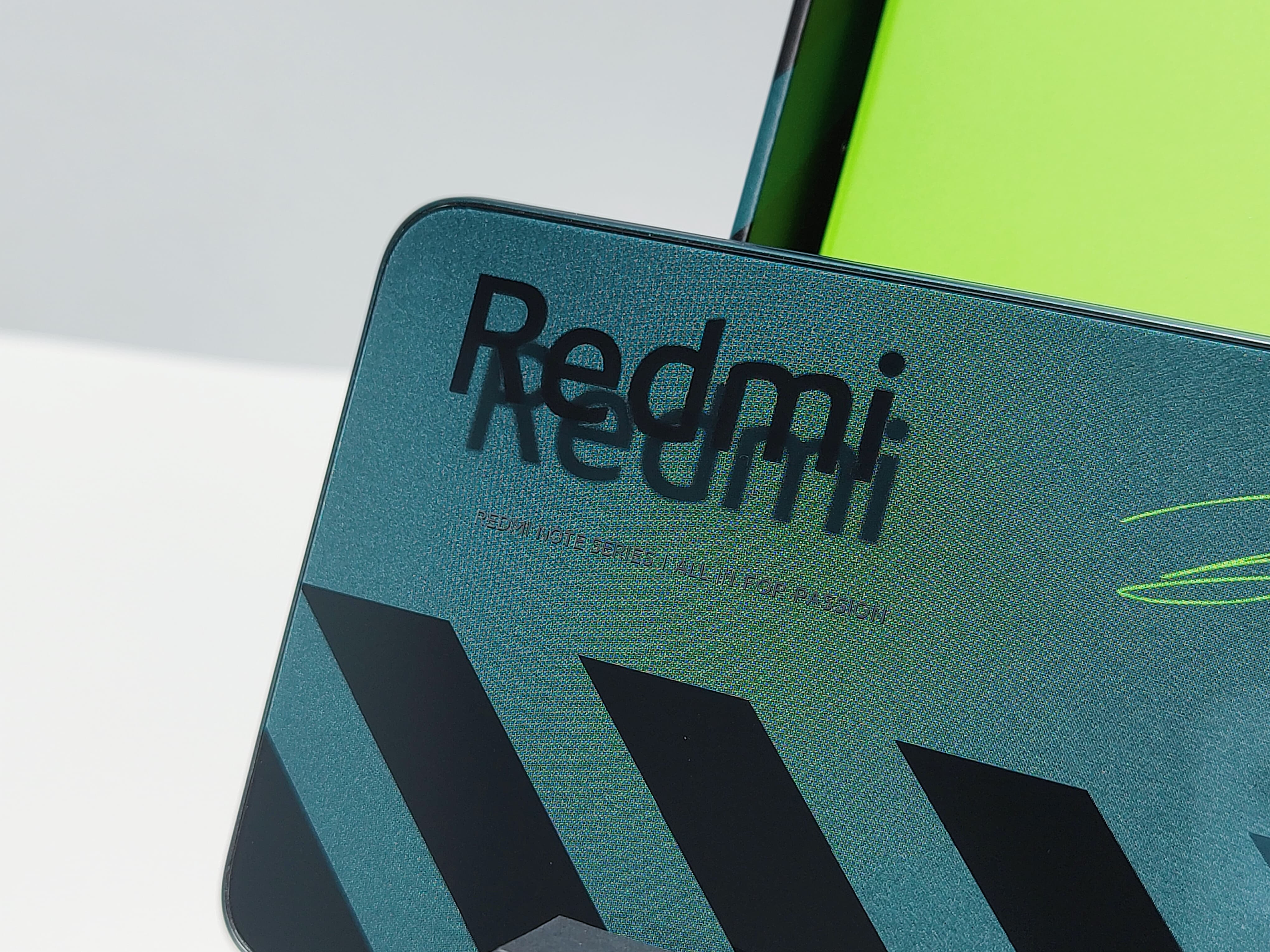 Redmi Note 11潮流限定版开箱：Redmi logo漂起来了！