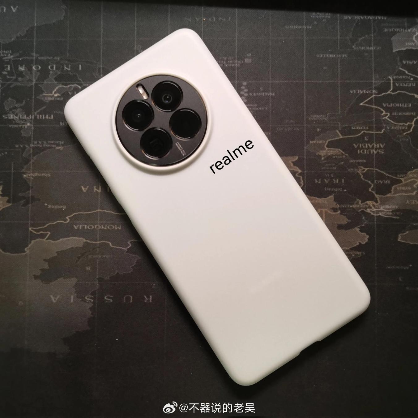 诛神大作！真我GT5 Pro真机图曝光：搭载IMX890大底潜望