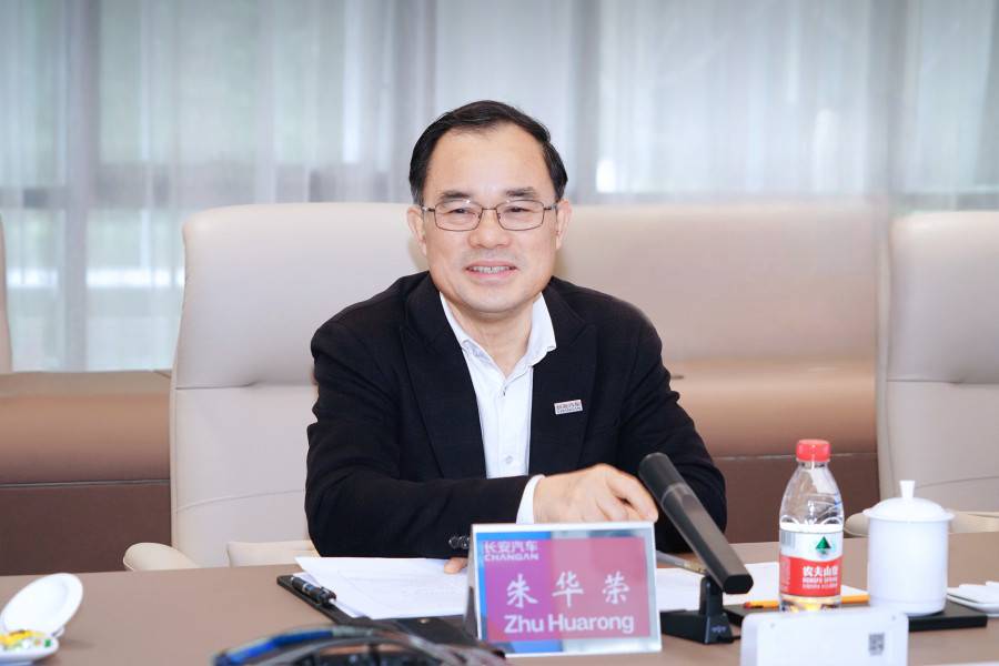 官宣！蔚来正式开放换电网络，李斌公布首个合作伙伴
