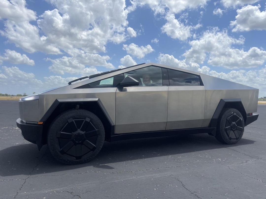 特斯拉 Cybertruck 皮卡车身尺寸曝光，车长超 5.6 米
