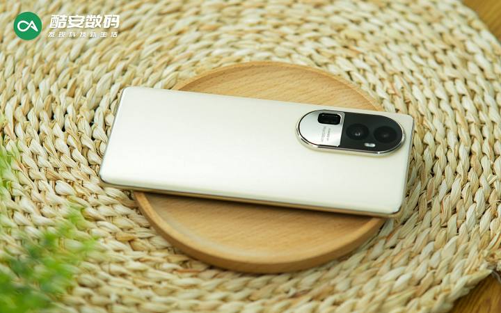 OPPO Reno10 Pro+「灿烂金」· 真机图赏】