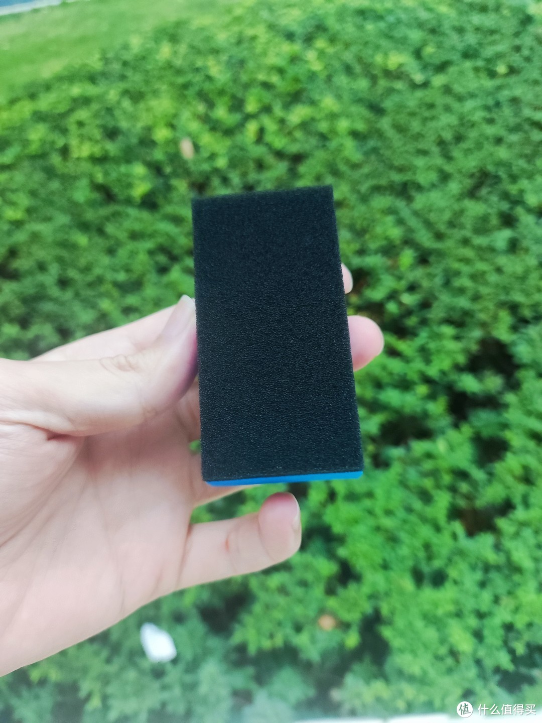 汽车 篇九：一块钱买的汽车玻璃油膜清洗剂，试一下使用效果如何？