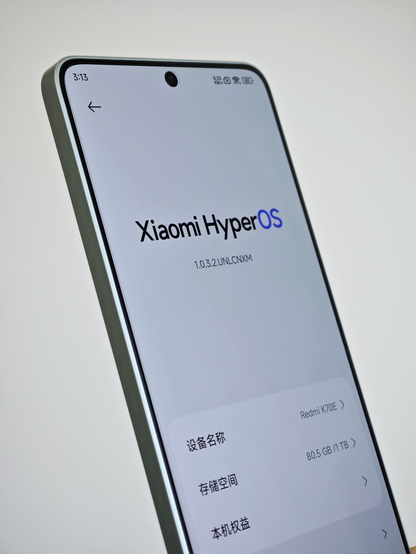 Redmi K70E 手机真机曝光，屏幕边框控制出色