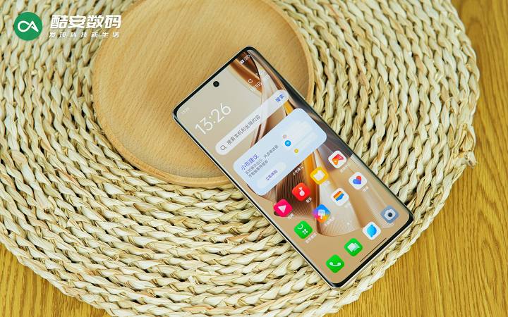 OPPO Reno10 Pro+「灿烂金」· 真机图赏】