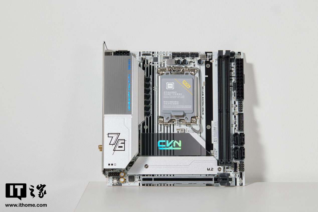 七彩虹 CVN B760I FROZEN WIFI D5 V20 登陆舰主板评测：经典银白涂装，小机箱首选的 Mini-ITX 座驾