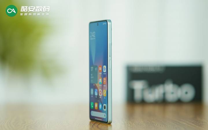iQOO Z7「深空黑」· 真机图赏】                                                                                                                                                                                                                                       