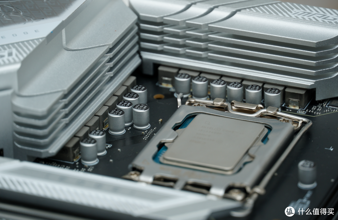 黄昏鼓捣数码 篇三百三十四：横跨国漫+游戏双次元 七彩虹iGame GeForce RTX 4060 雾山五行定制版 OC 8GB 新品测评