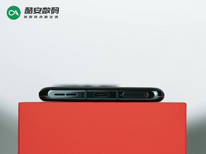 一加 11 无尽黑 · 开箱图赏】