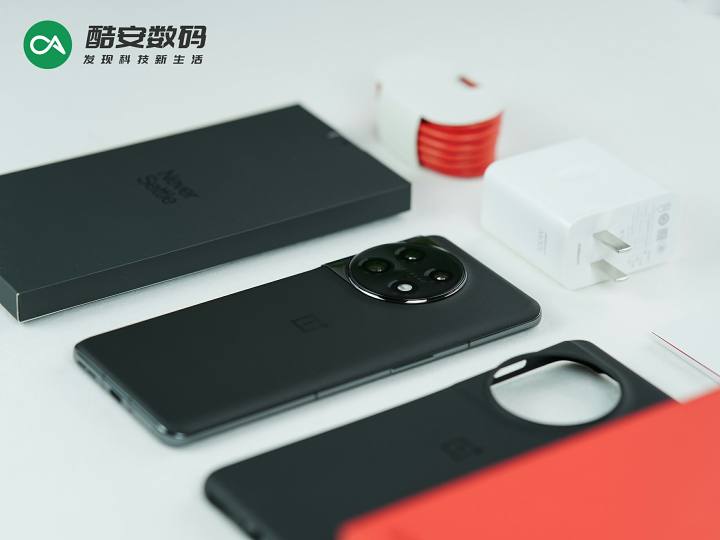 一加 11 无尽黑 · 开箱图赏】