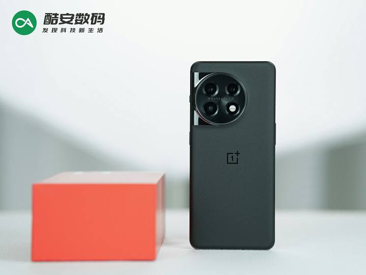 一加 11 无尽黑 · 开箱图赏】