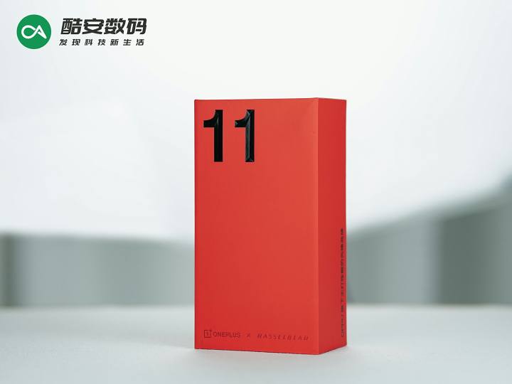 一加 11 无尽黑 · 开箱图赏】