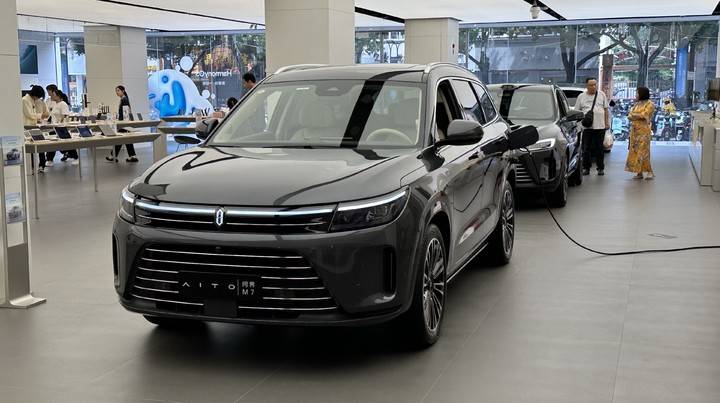 比亚迪、小鹏和理想三个月销量破百万大关，中国新能源汽车再次刷新记录！