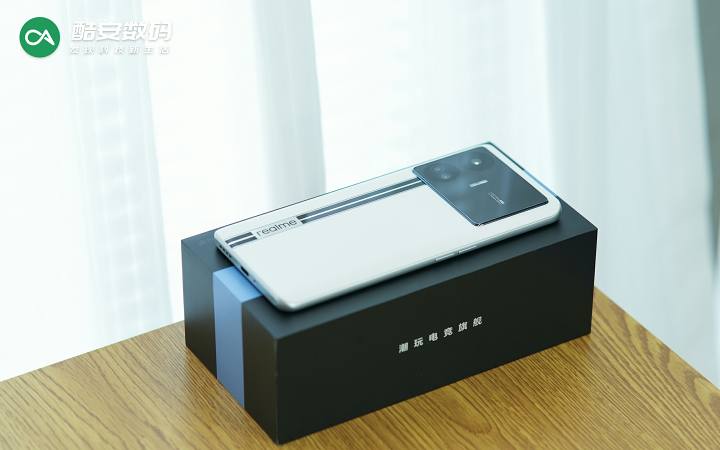 真我GT Neo5 SE「圣白幻影」· 真机图赏】