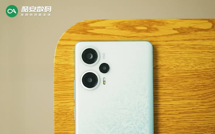 iQOO Z7「深空黑」· 真机图赏】                                                                                                                                                                                                                                       