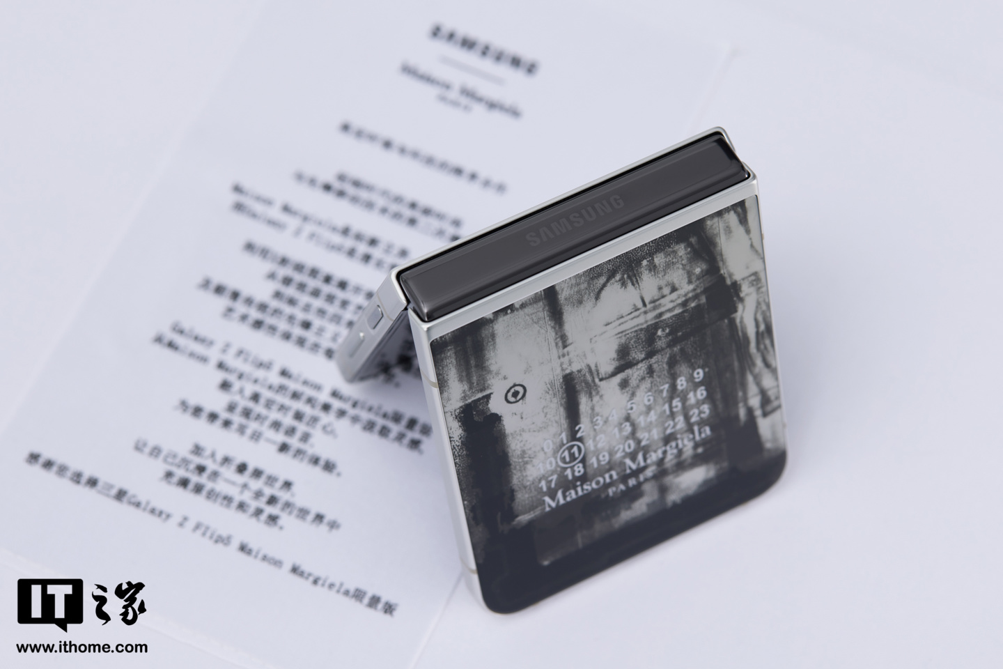 数字艺术先锋：三星 Galaxy Z Flip5 Maison Margiela 限量版手机图赏