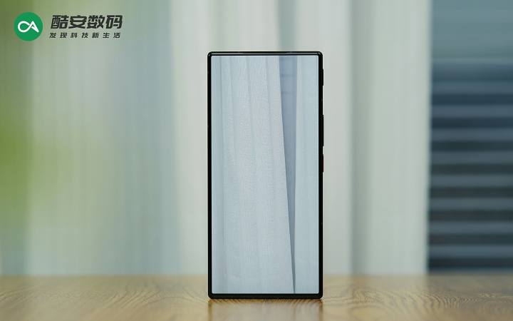 努比亚 Z50 Ultra 「夜海」· 真机图赏】