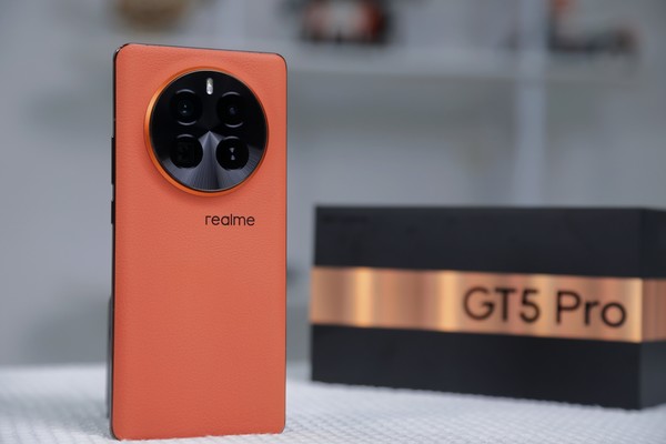 真我 GT5 Pro体验：双擎加持下的&ldquo;越级&rdquo;旗舰