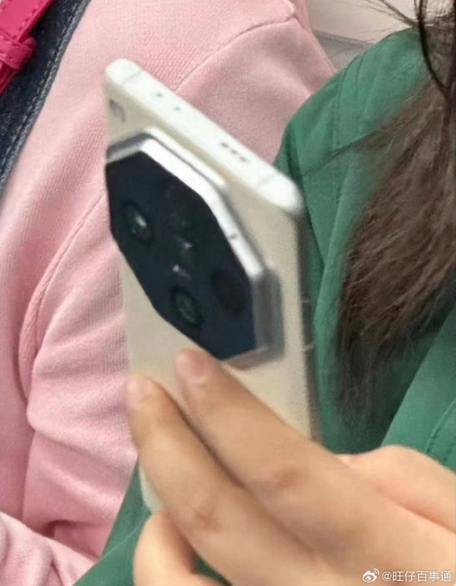 消息称 OPPO Find X7 裸机确定圆形相机模组，3 倍潜望式长焦镜头