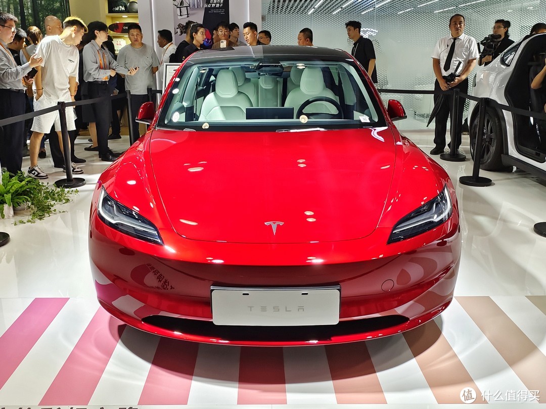 特斯拉Model 3焕新版：外观内饰升级，动力提升，但购买需谨慎！