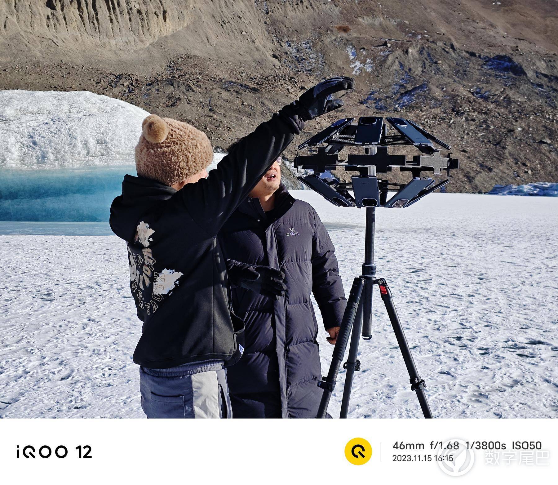 我们用 16 台 iQOO 12 Pro，在中国最大冰川拍摄全景星空