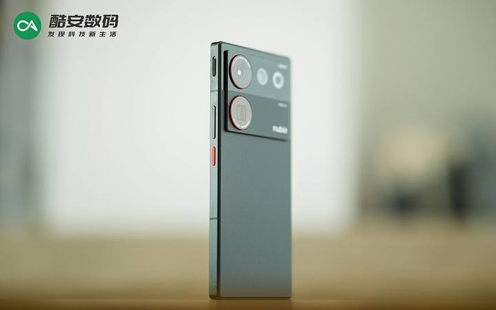 努比亚 Z50 Ultra 「夜海」· 真机图赏】