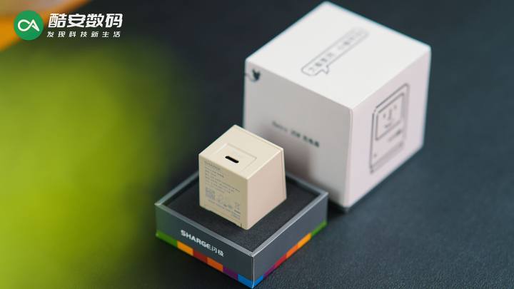 闪极 Retro 35 充电器·图赏】