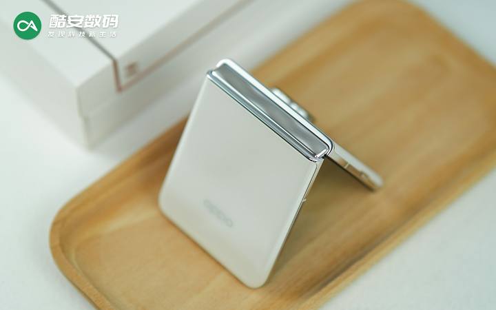 OPPO Find N3 Flip「月光缪斯」·产品图赏】