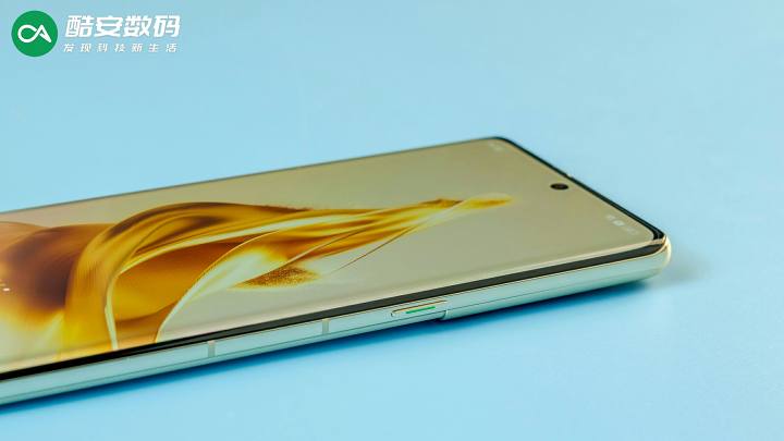 #酷安数码# OPPO Reno9 Pro+ 明日金 · 真机图赏】