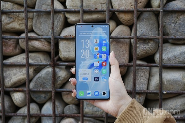 vivo S18评测：驭光而行 让每一拍都能绽放精彩