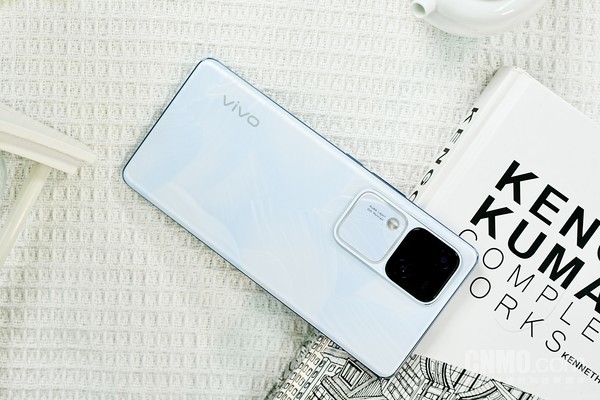 vivo S18评测：驭光而行 让每一拍都能绽放精彩