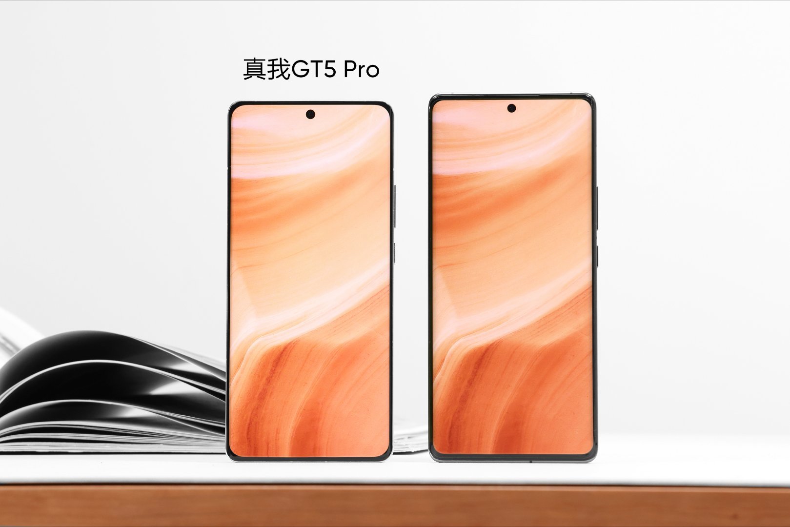 realme 真我 GT5 Pro 手机“赤岩”配色亮相，首发超硬铝金属中框