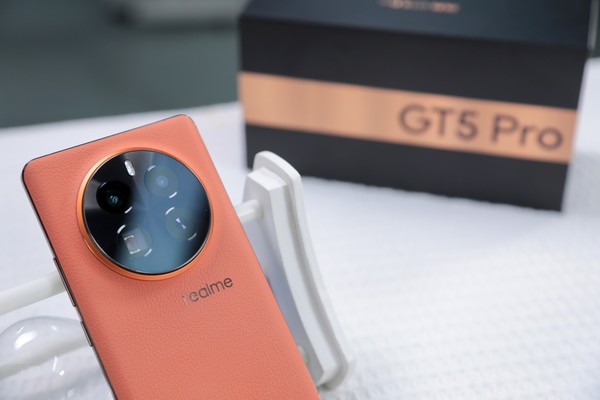 真我 GT5 Pro体验：双擎加持下的&ldquo;越级&rdquo;旗舰