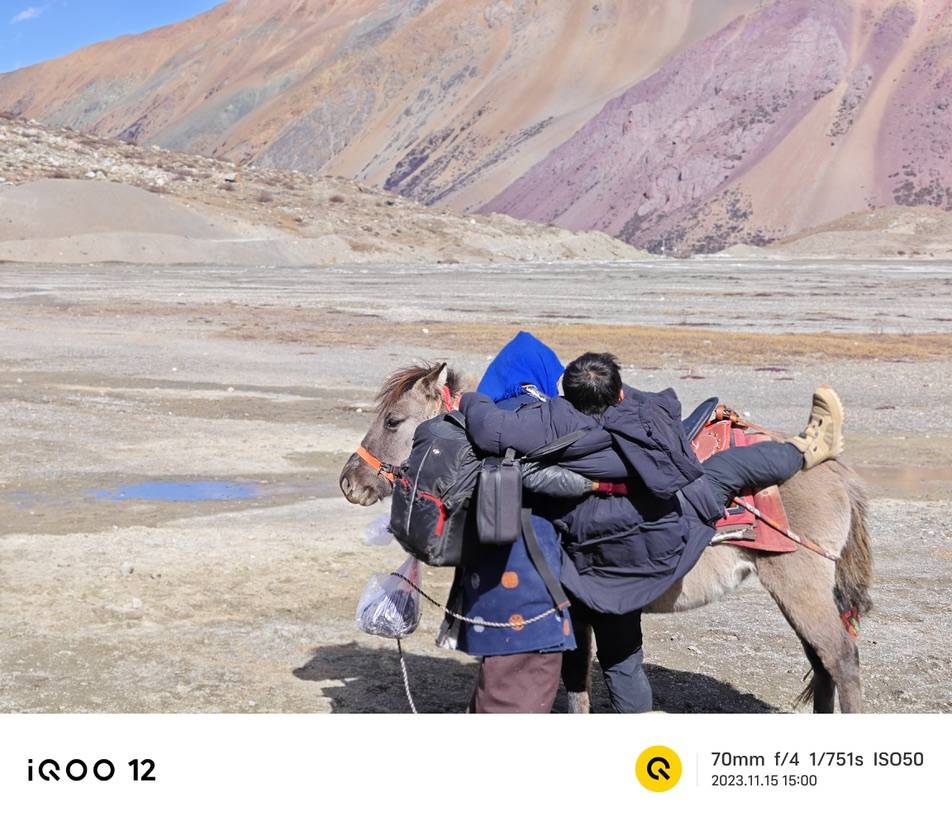 我们用 16 台 iQOO 12 Pro，在中国最大冰川拍摄全景星空