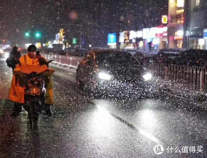 笔点酷玩 篇一千零七十九：冰天雪地驾车出行，有哪些必须牢记的安全驾驶技巧？