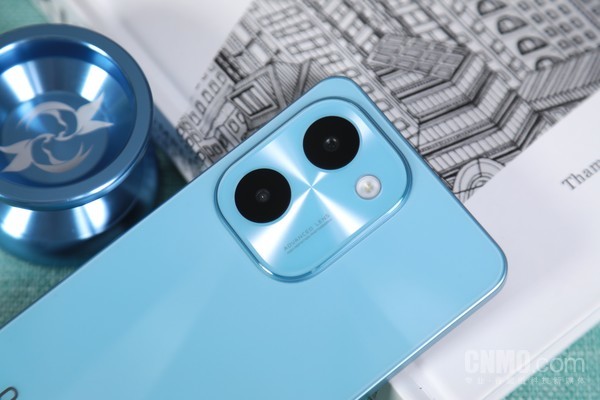 vivo Y100i评测：一款经久耐用的高颜值大内存手机