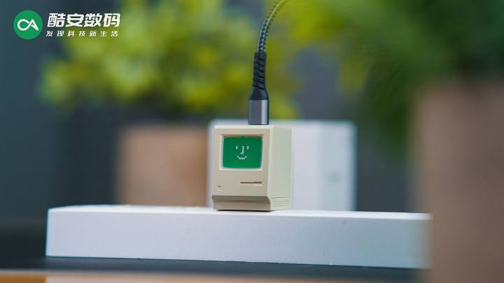 闪极 Retro 35 充电器·图赏】