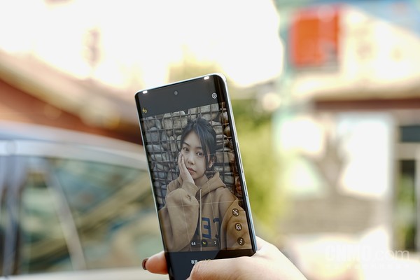 vivo S18评测：驭光而行 让每一拍都能绽放精彩