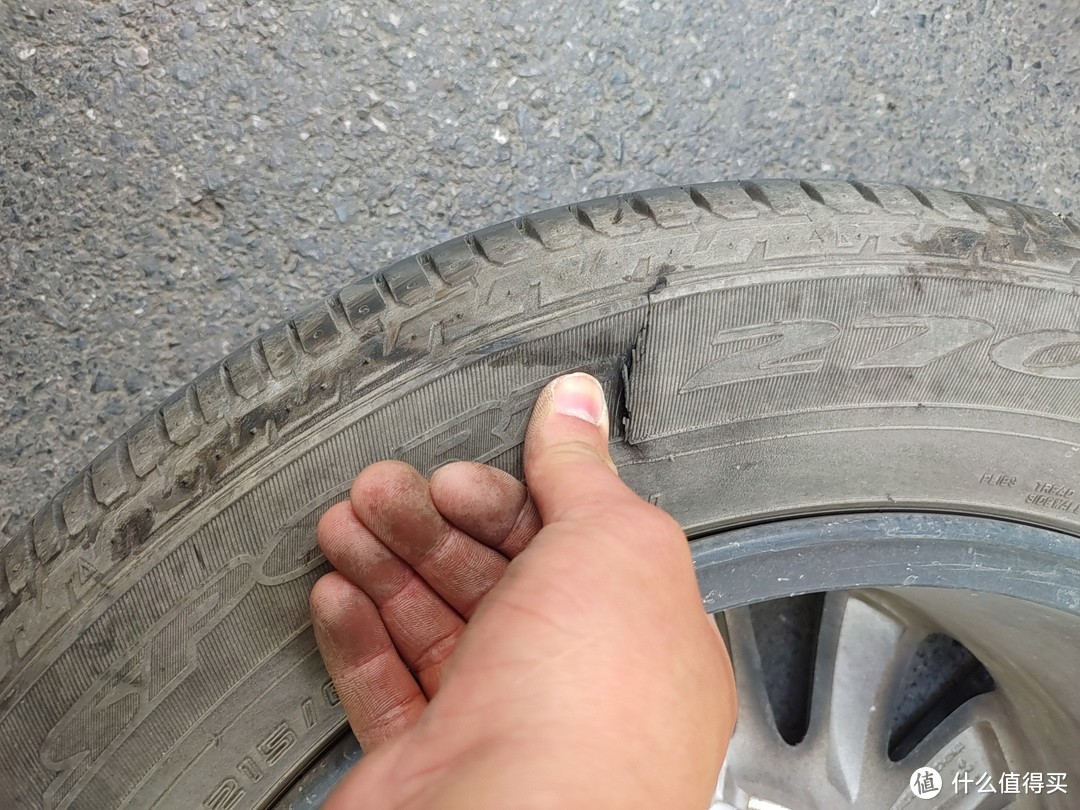 轮胎侧壁破成这样还能补么？