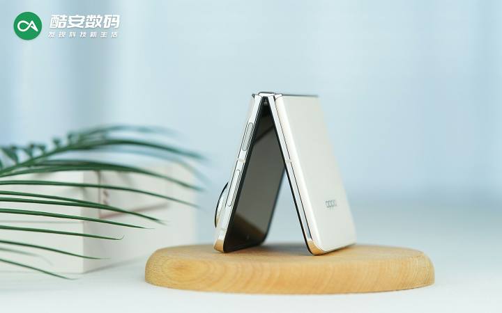 OPPO Find N3 Flip「月光缪斯」·产品图赏】