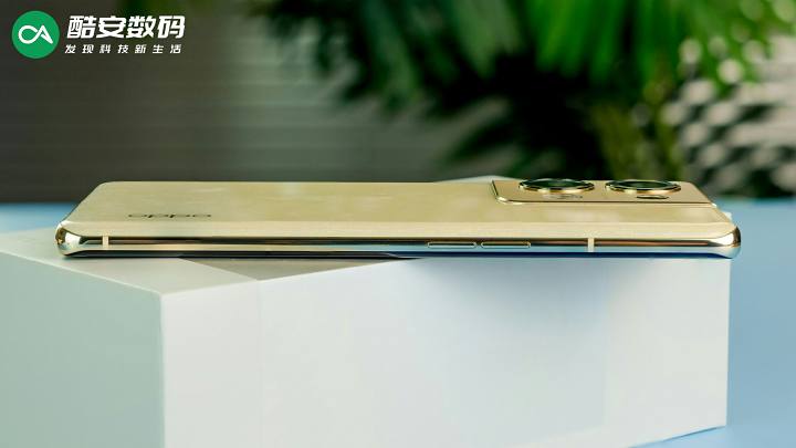 #酷安数码# OPPO Reno9 Pro+ 明日金 · 真机图赏】