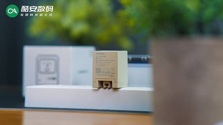 闪极 Retro 35 充电器·图赏】