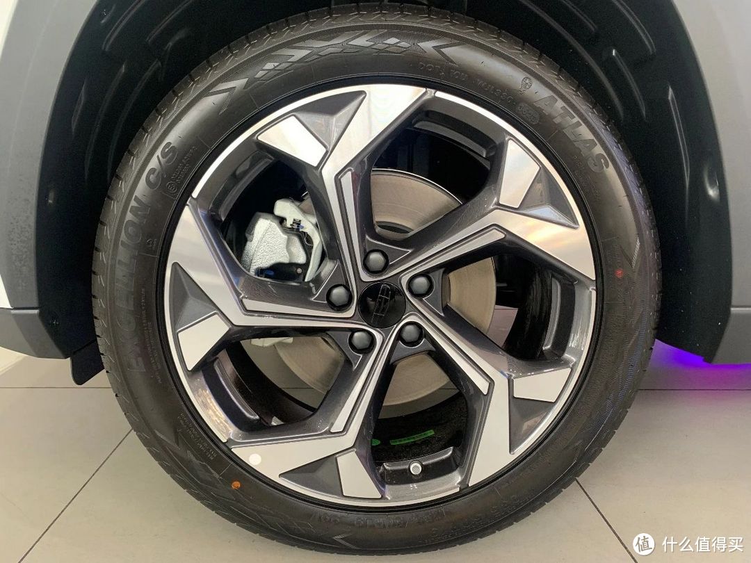 吉利博越L：自家品牌车系互为竞品，混动版本默默打酱油