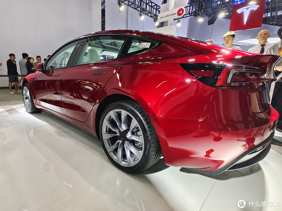 特斯拉Model 3焕新版：外观内饰升级，动力提升，但购买需谨慎！