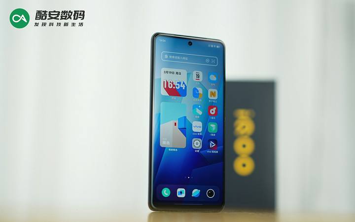 iQOO Z7「深空黑」· 真机图赏】                                                                                                                                                                                                                                       