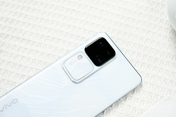 vivo S18评测：驭光而行 让每一拍都能绽放精彩