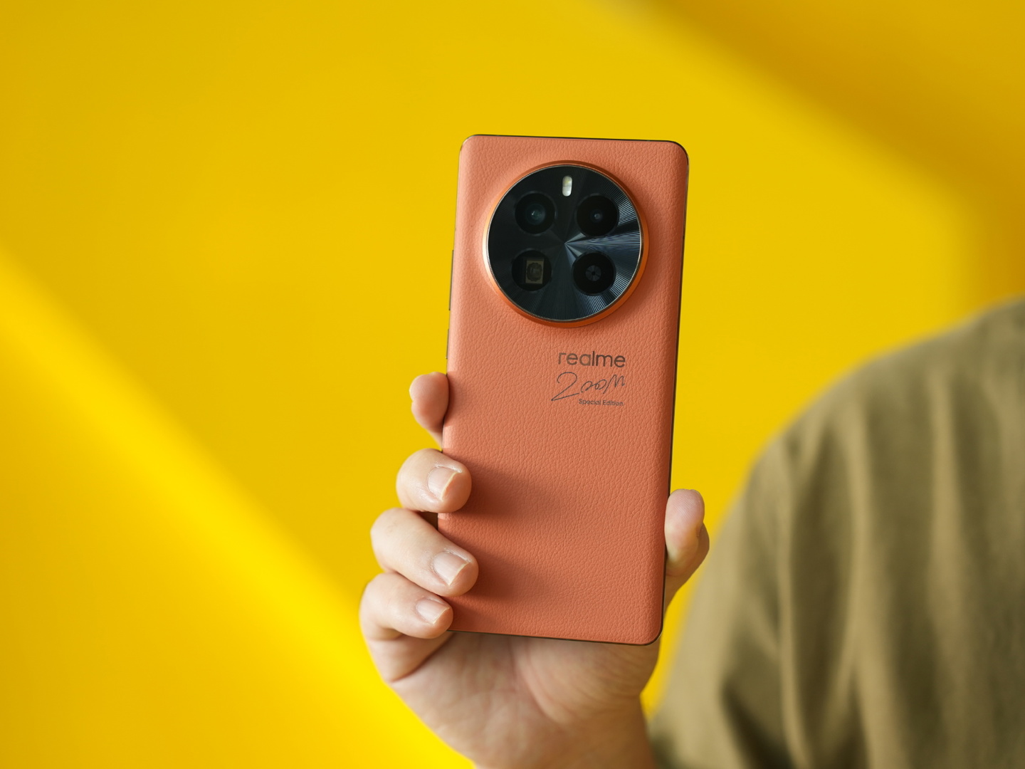 全球仅一台，只送不卖！realme 推出真我 GT5 Pro 2 亿销量纪念版机型